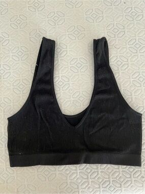 Colsie Black Ribbed V-Neck Wireless Bralette size Small